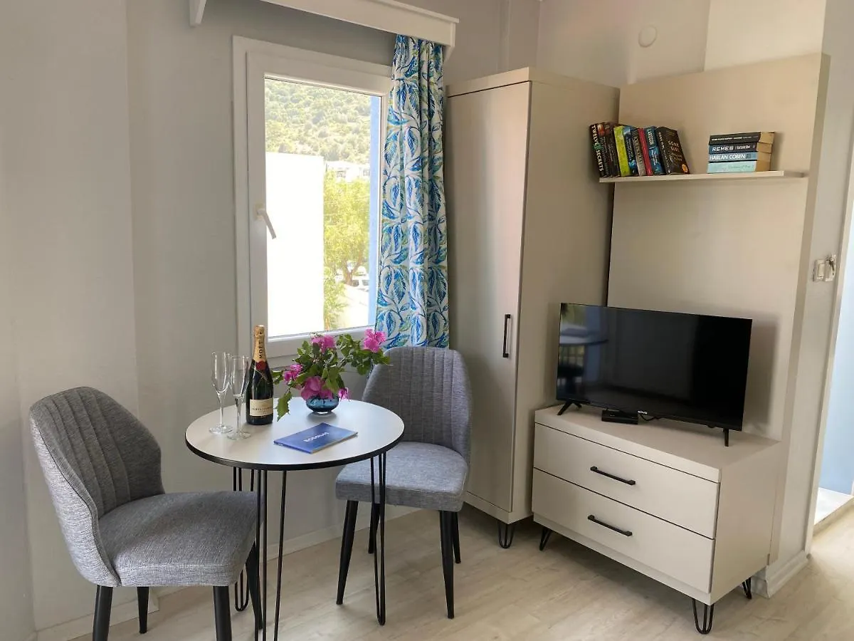 Hotel apartamentowy Merve Apartments, Your Home From Home In Central Bodrum, Street Cats Frequent The Property, Not All Apartments Have Balconies , Ground Floor Have Terrace With Table And Chairs