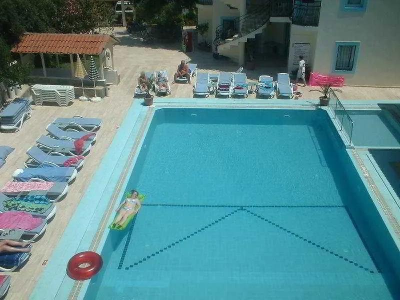 Merve Apartments, Your Home From Home In Central Bodrum, Street Cats Frequent The Property, Not All Apartments Have Balconies , Ground Floor Have Terrace With Table And Chairs Hotel apartamentowy Bodrum